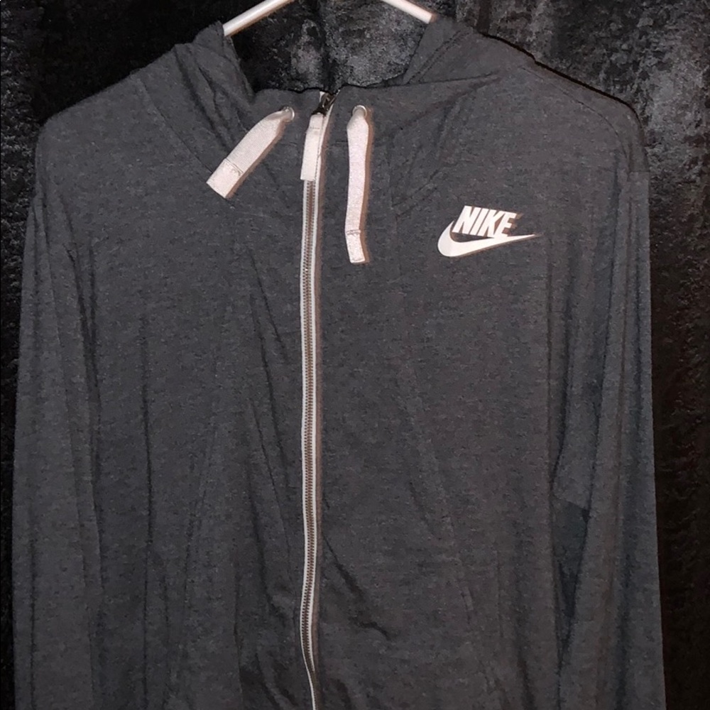 NIKE ZIP UP SWEATER